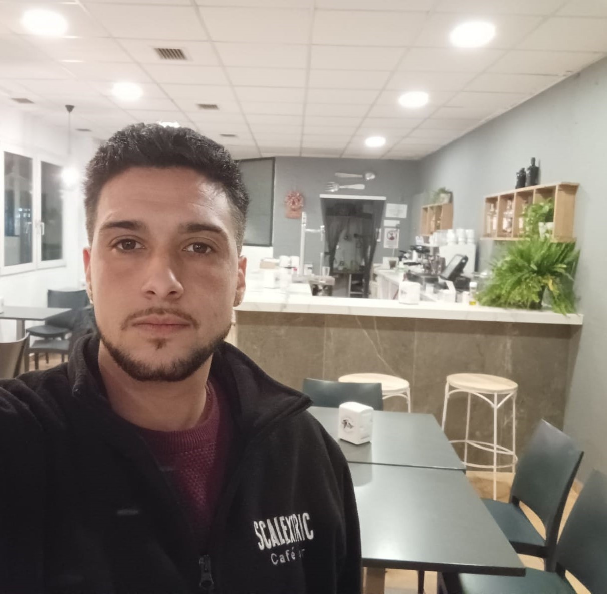 Alonso Sanchez - Gerente del Café Bar Scalectric